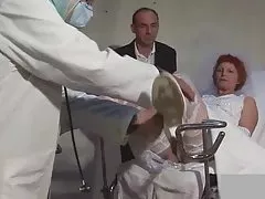 Panna młoda babcia ginekomastii