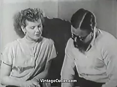 Owłosione chłopiec penetracji jego nowy przyjaciel (rocznik 1950 roku)
