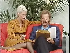 Krótkie włosy blond pani pracy